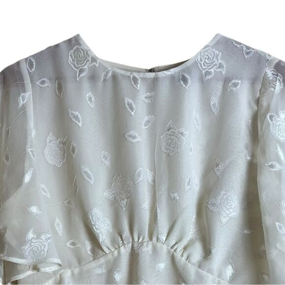 Express off white floral patterned Blouse.‎ Size medium - Picture 2 of 6